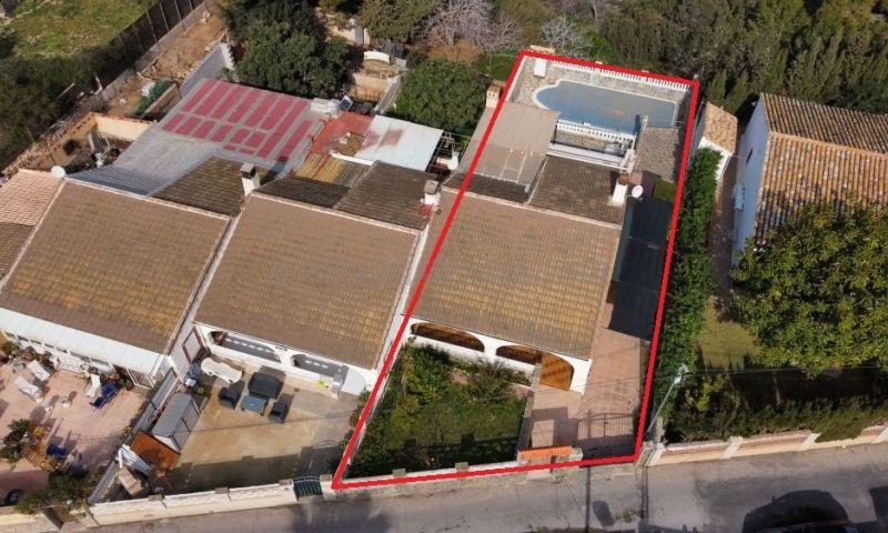 For sale of villa in Orihuela Costa