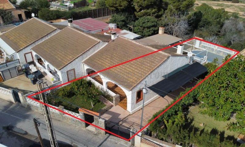 For sale of villa in Orihuela Costa
