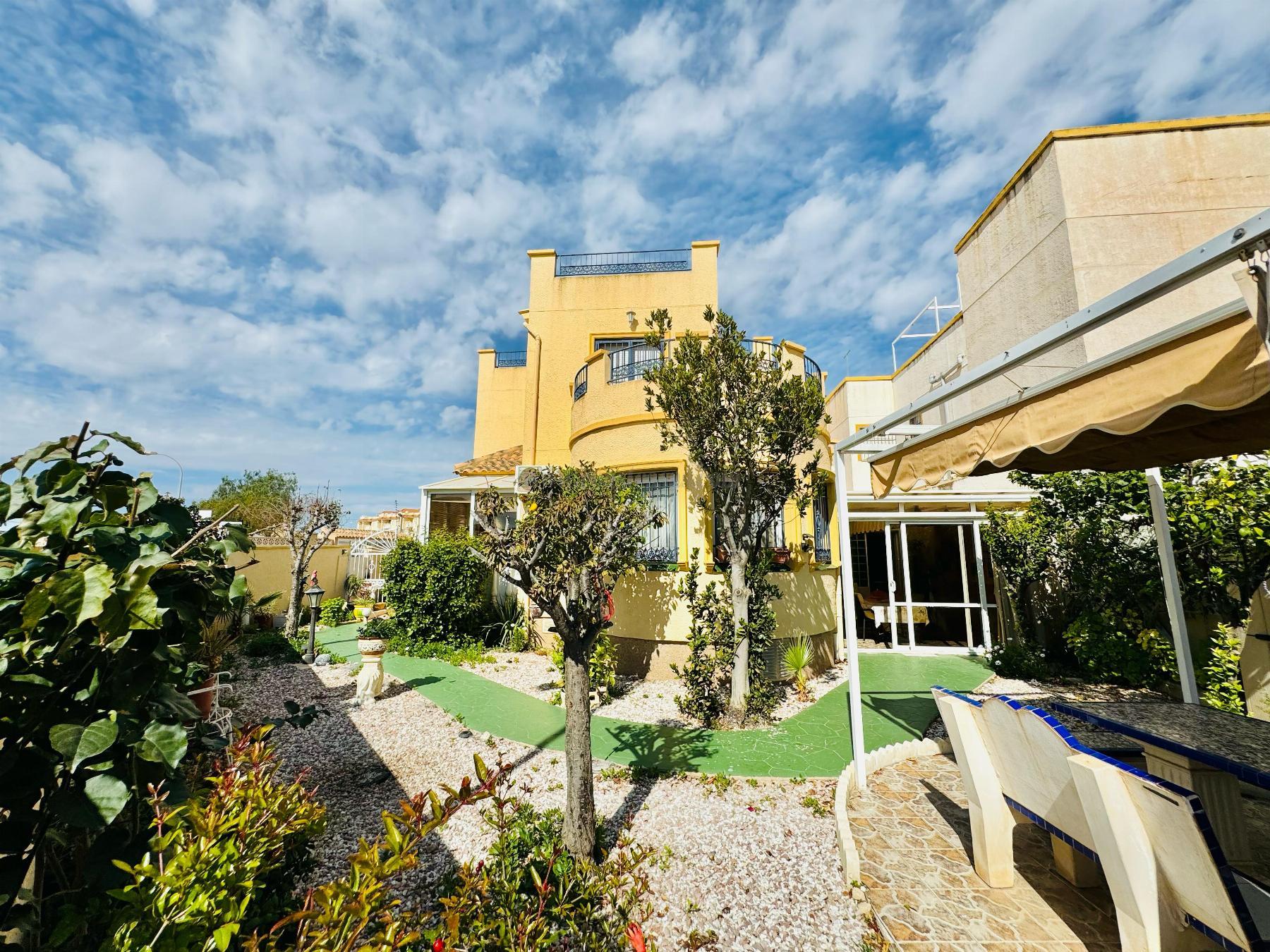 For sale of chalet in Orihuela Costa