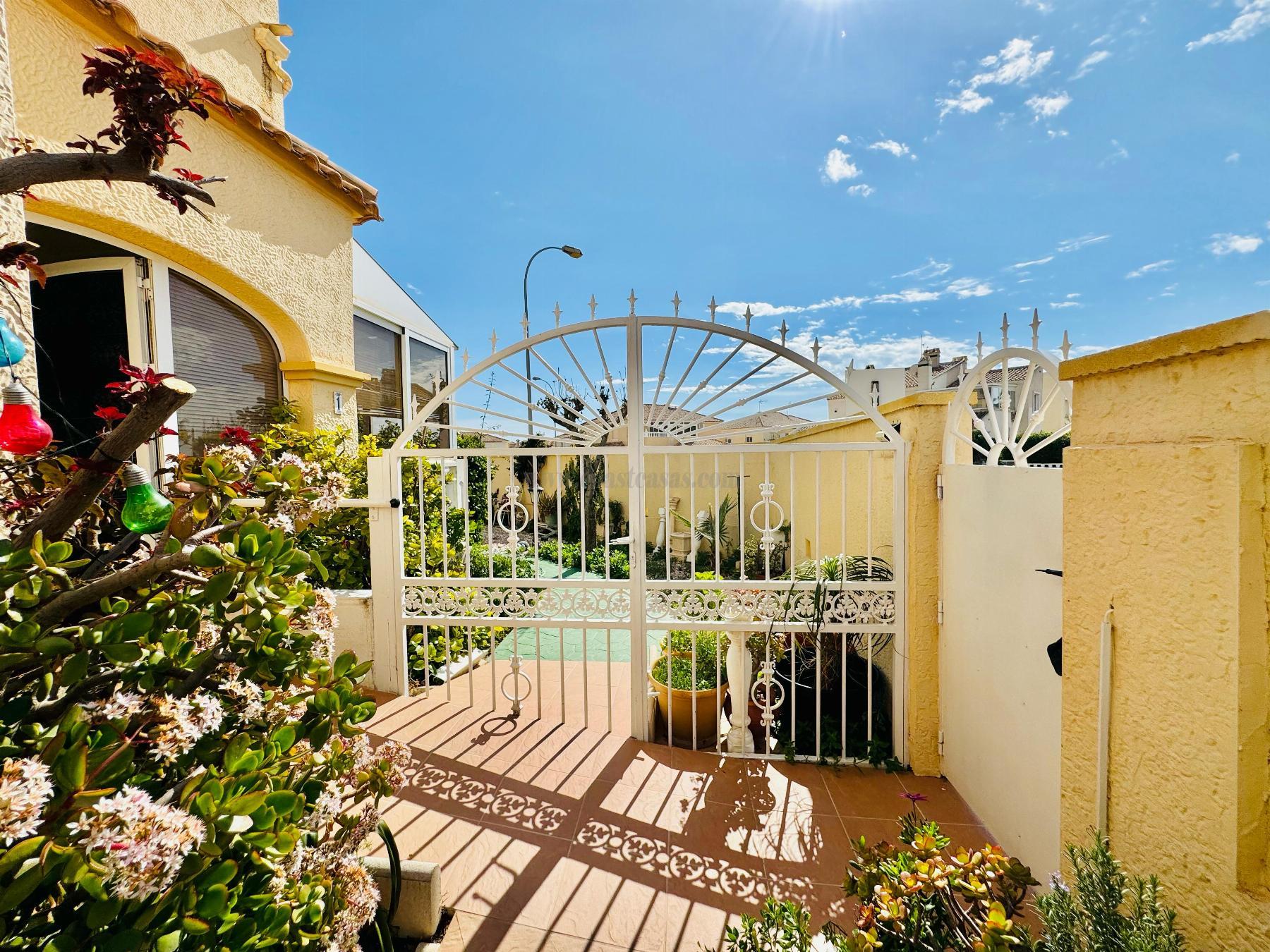 For sale of chalet in Orihuela Costa