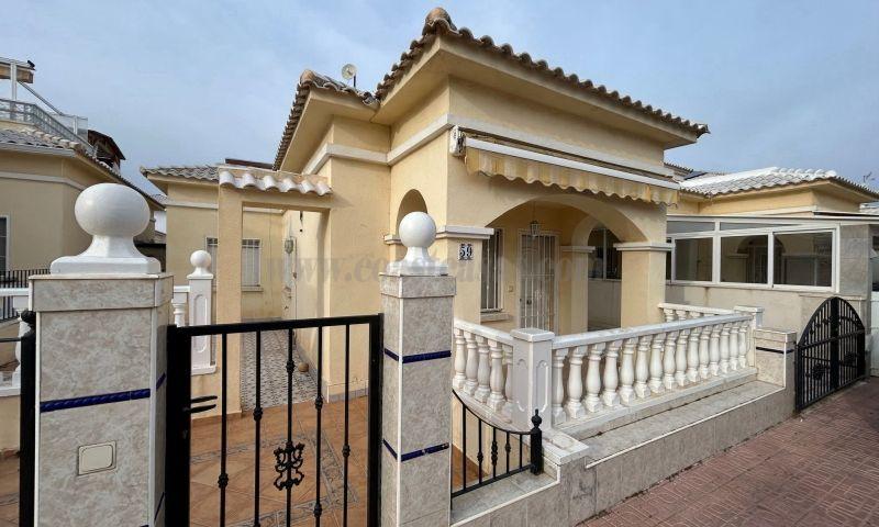 For sale of chalet in Torrevieja