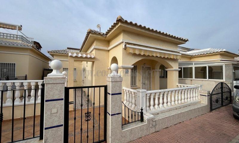 Zu verkaufen von chalet in
 Torrevieja