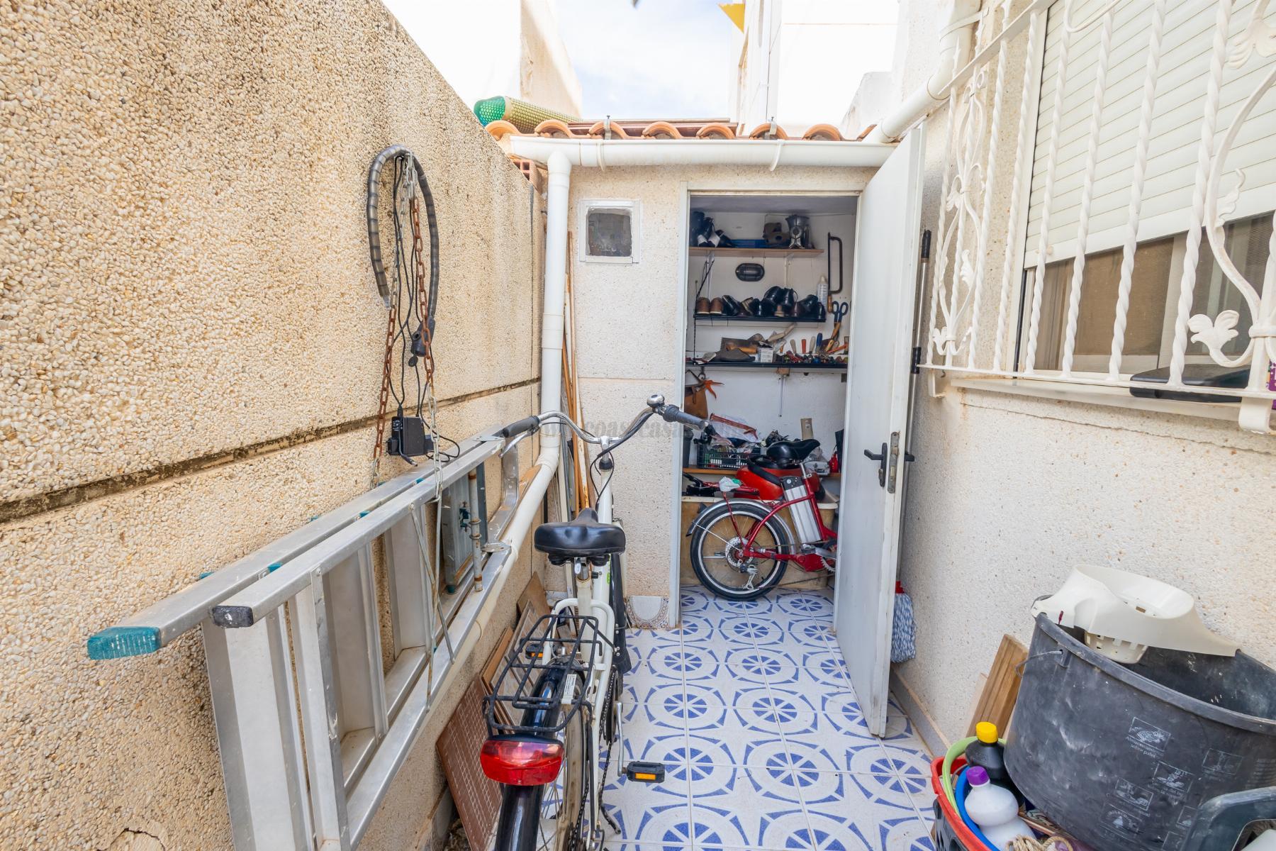 For sale of chalet in Torrevieja