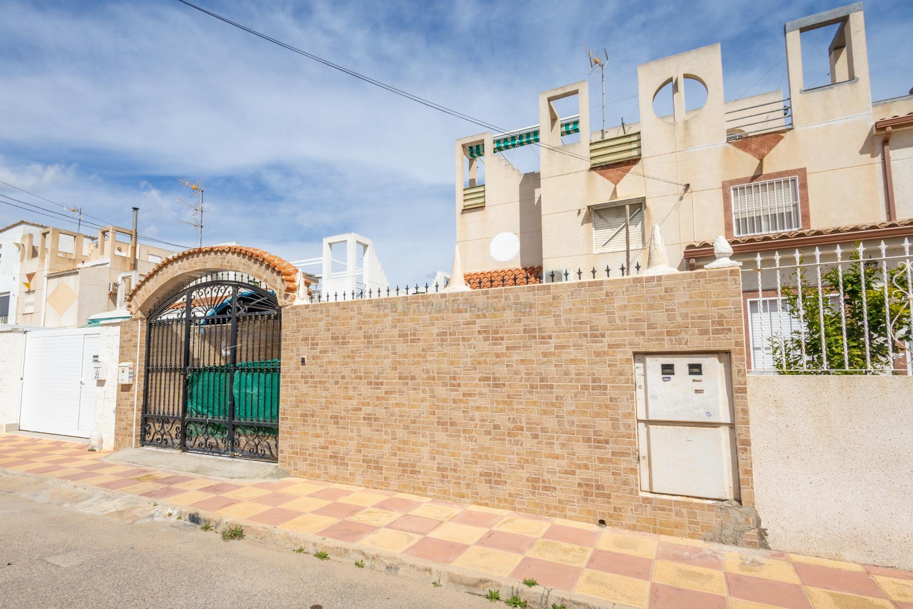 For sale of chalet in Torrevieja