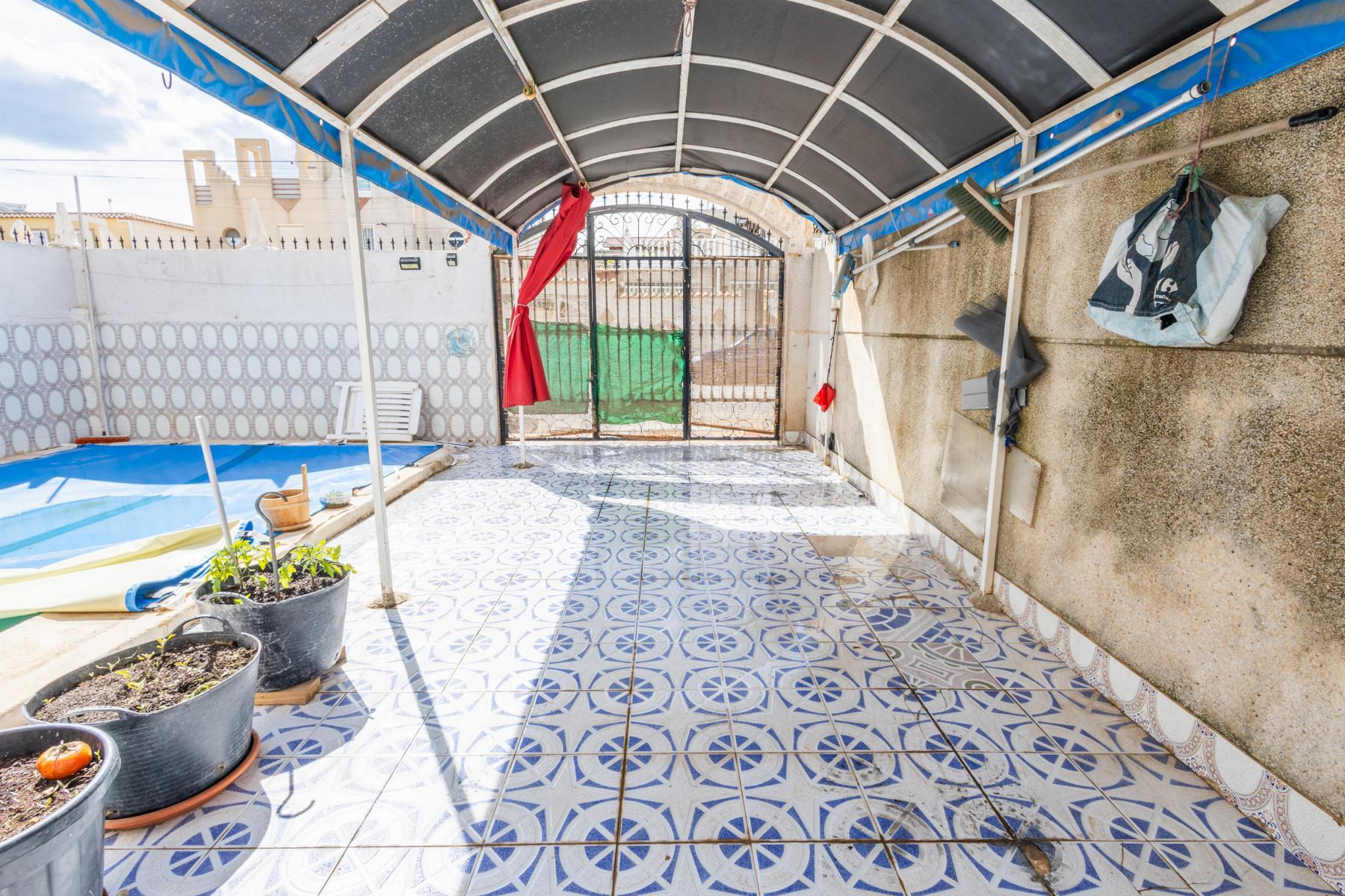 For sale of chalet in Torrevieja