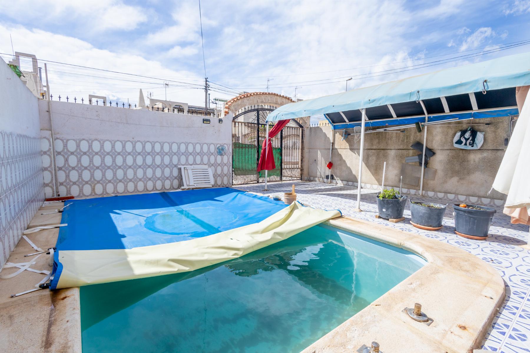 For sale of chalet in Torrevieja