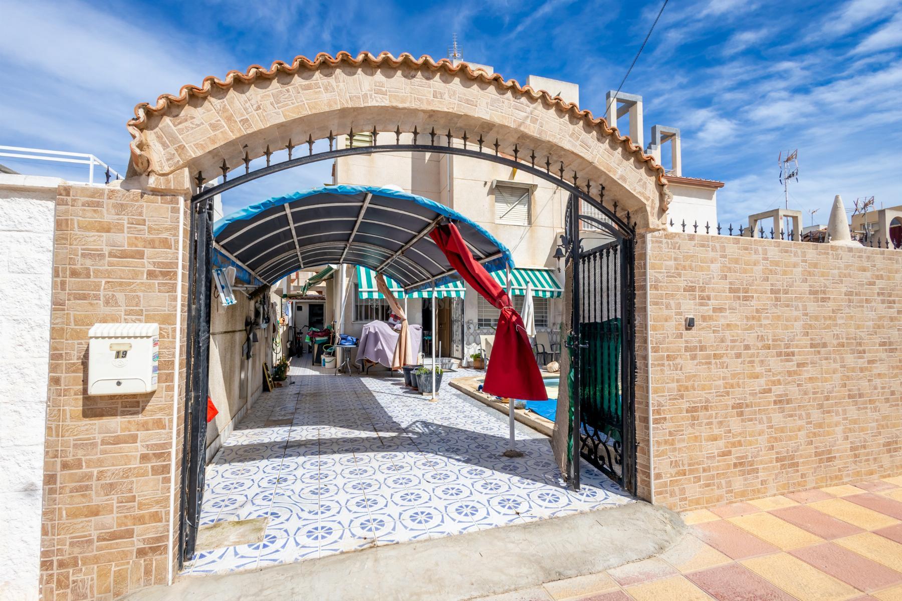 For sale of chalet in Torrevieja