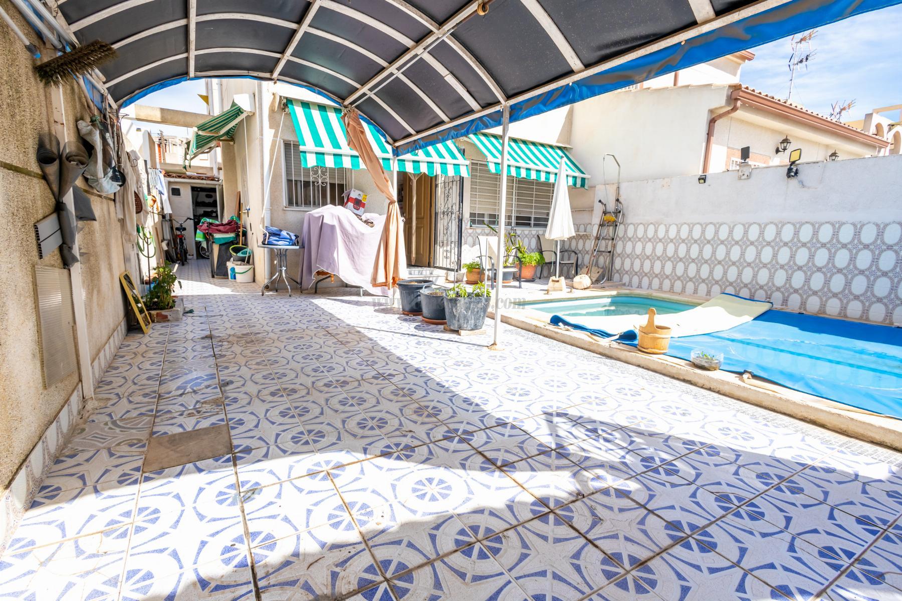 For sale of chalet in Torrevieja