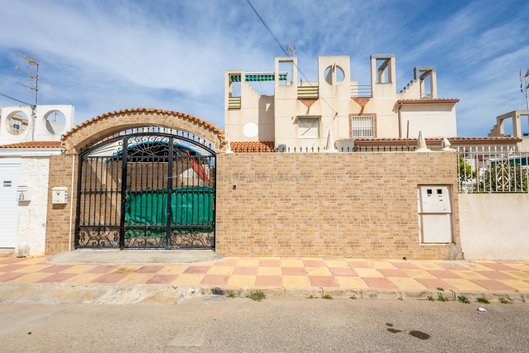 For sale of chalet in Torrevieja
