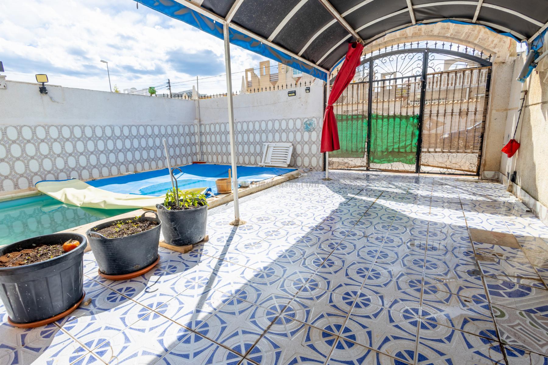For sale of chalet in Torrevieja