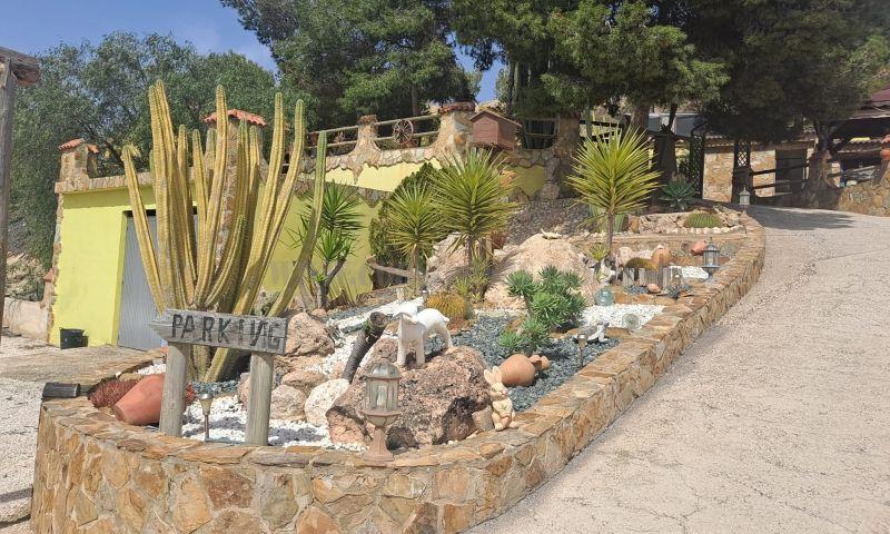 For sale of villa in Elche