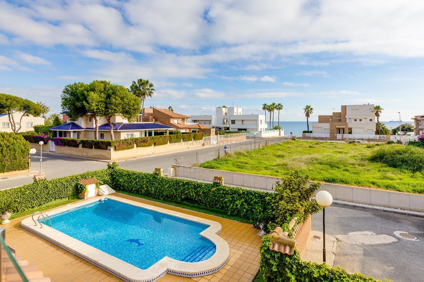 For sale of chalet in Torrevieja
