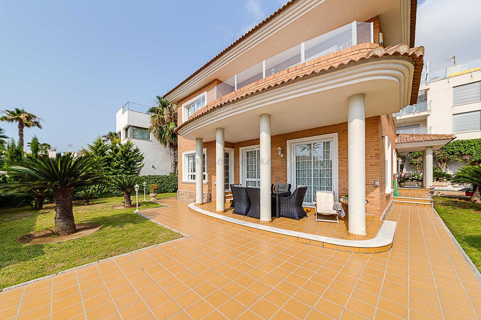 For sale of chalet in Torrevieja