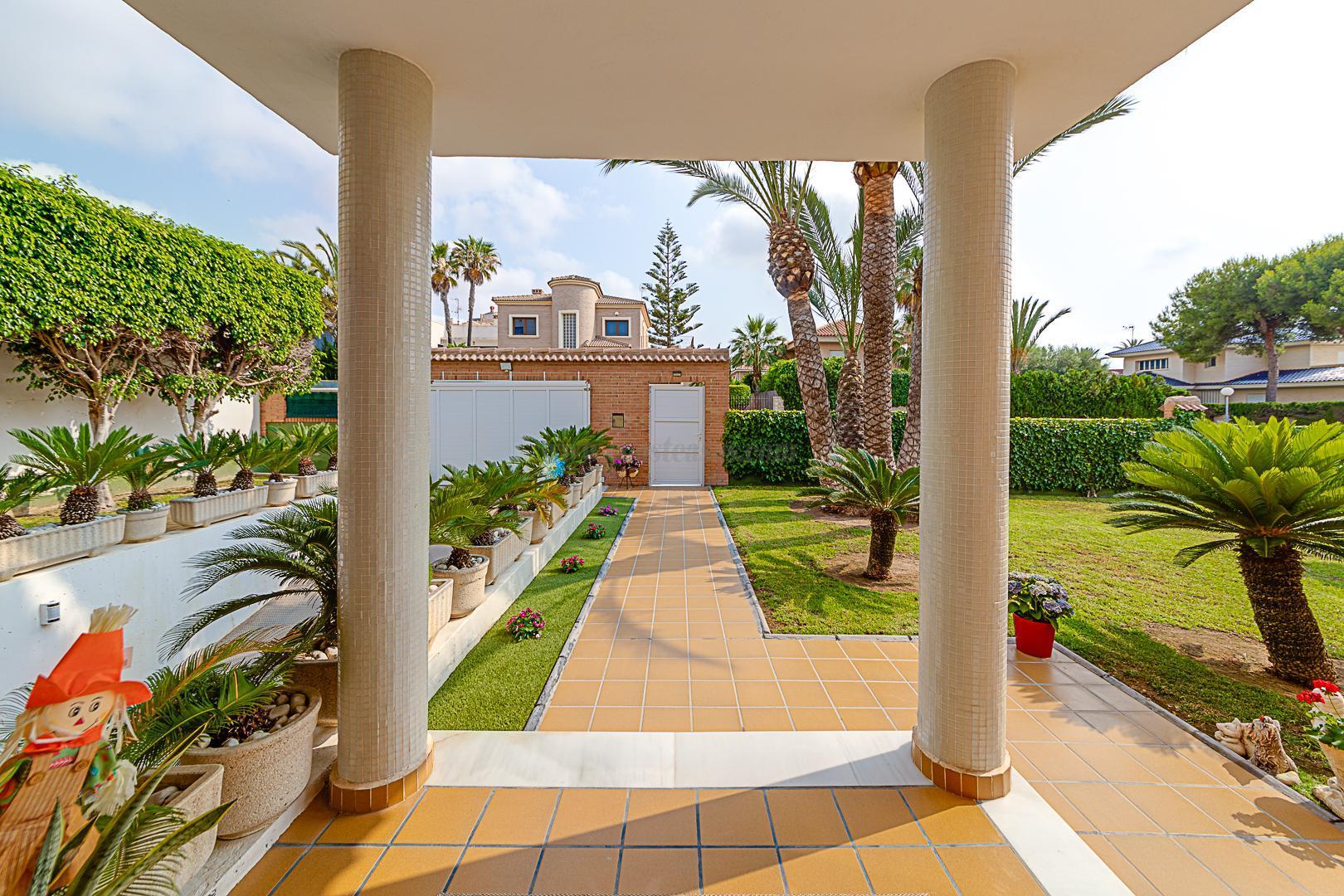 For sale of chalet in Torrevieja