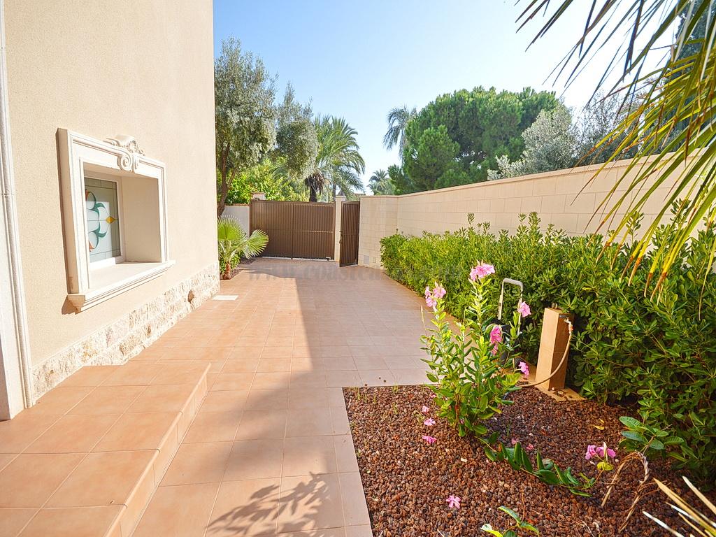 For sale of villa in Orihuela Costa