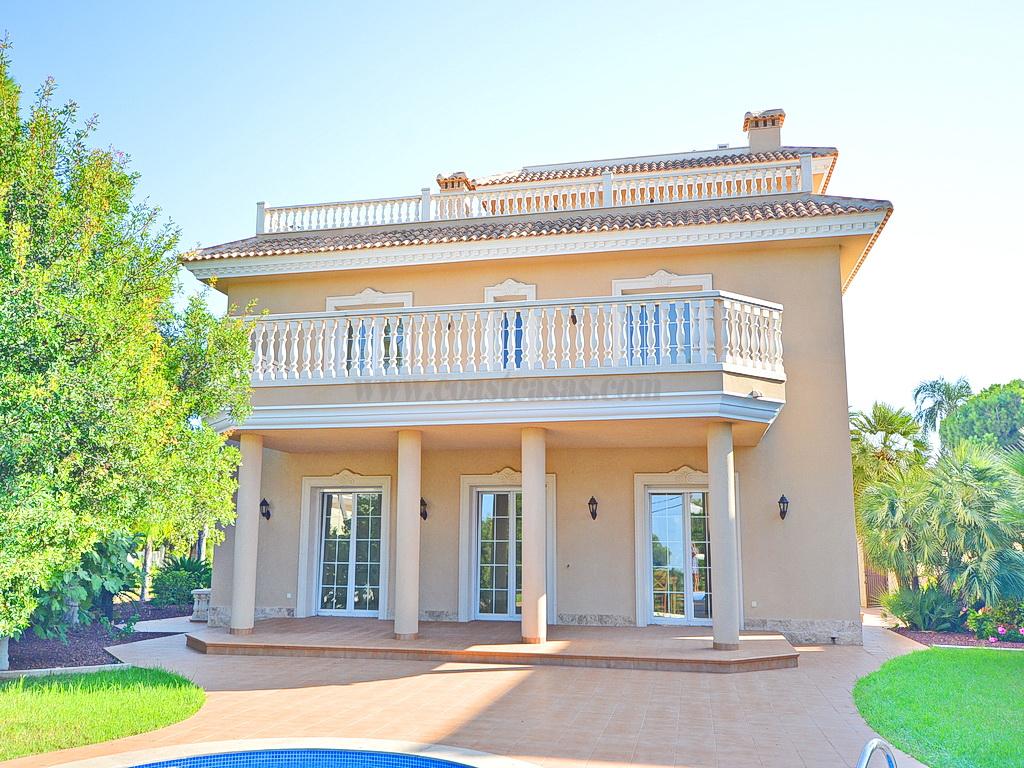 For sale of villa in Orihuela Costa