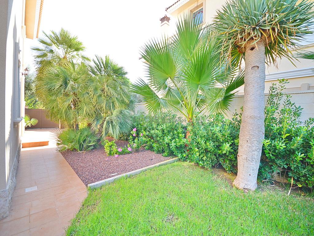 For sale of villa in Orihuela Costa