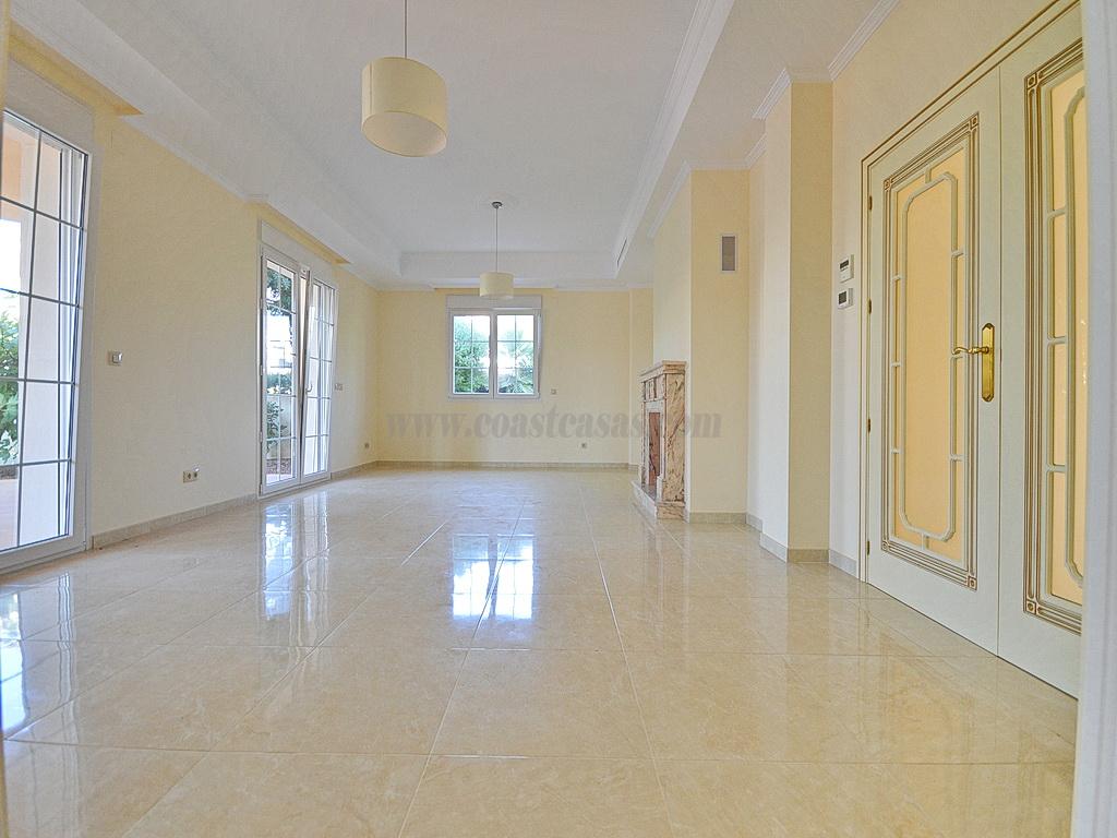 For sale of villa in Orihuela Costa