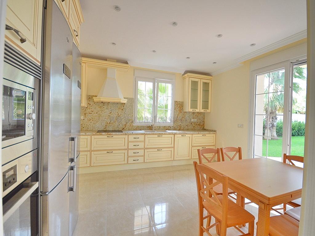 For sale of villa in Orihuela Costa