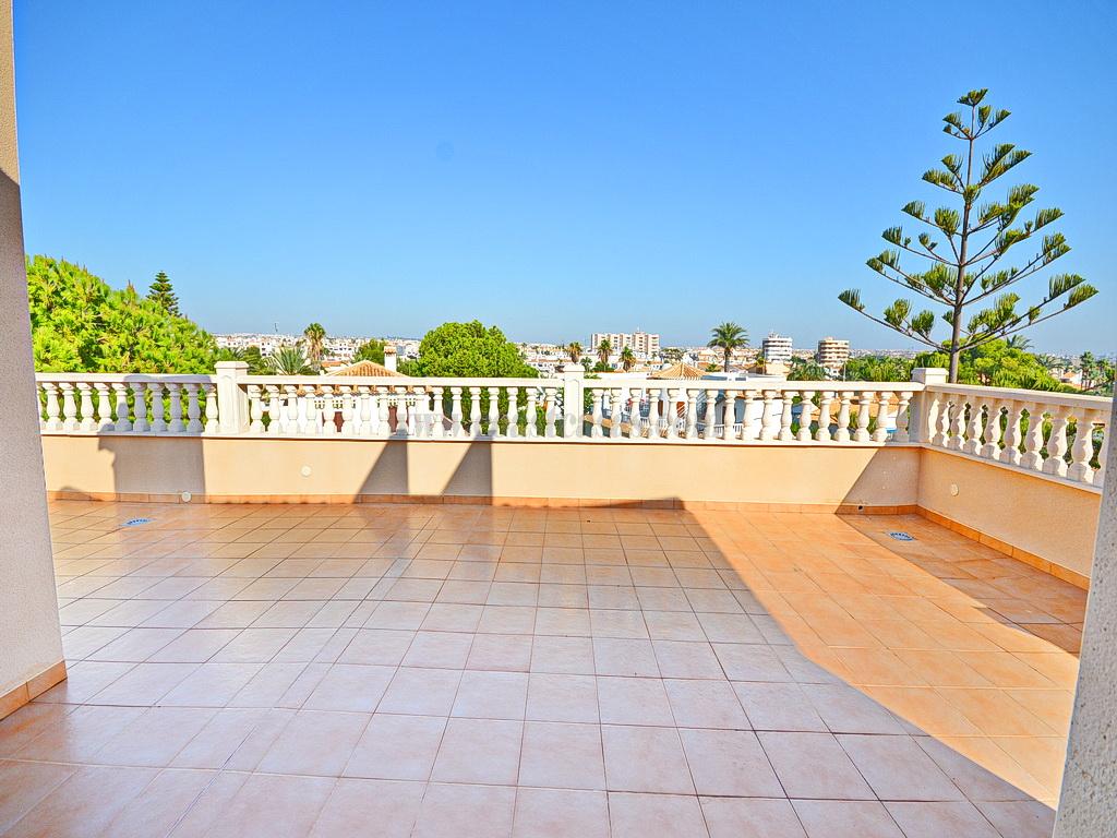 For sale of villa in Orihuela Costa
