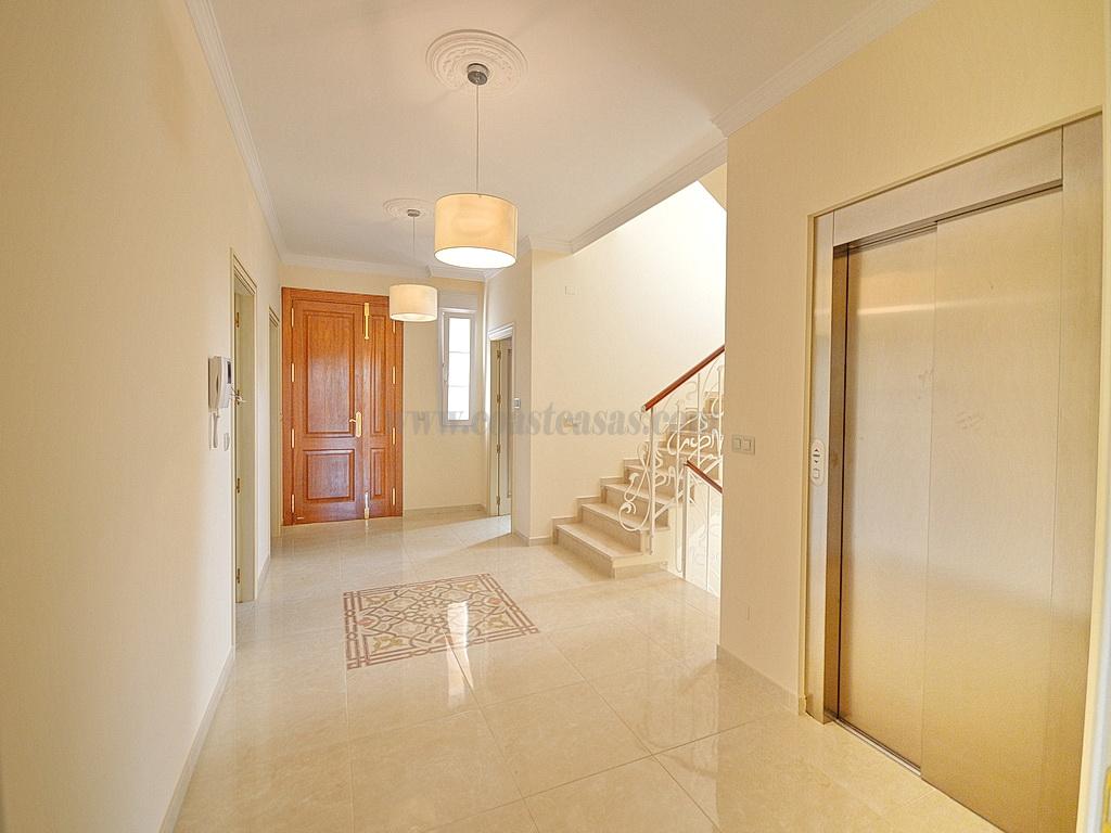 For sale of villa in Orihuela Costa