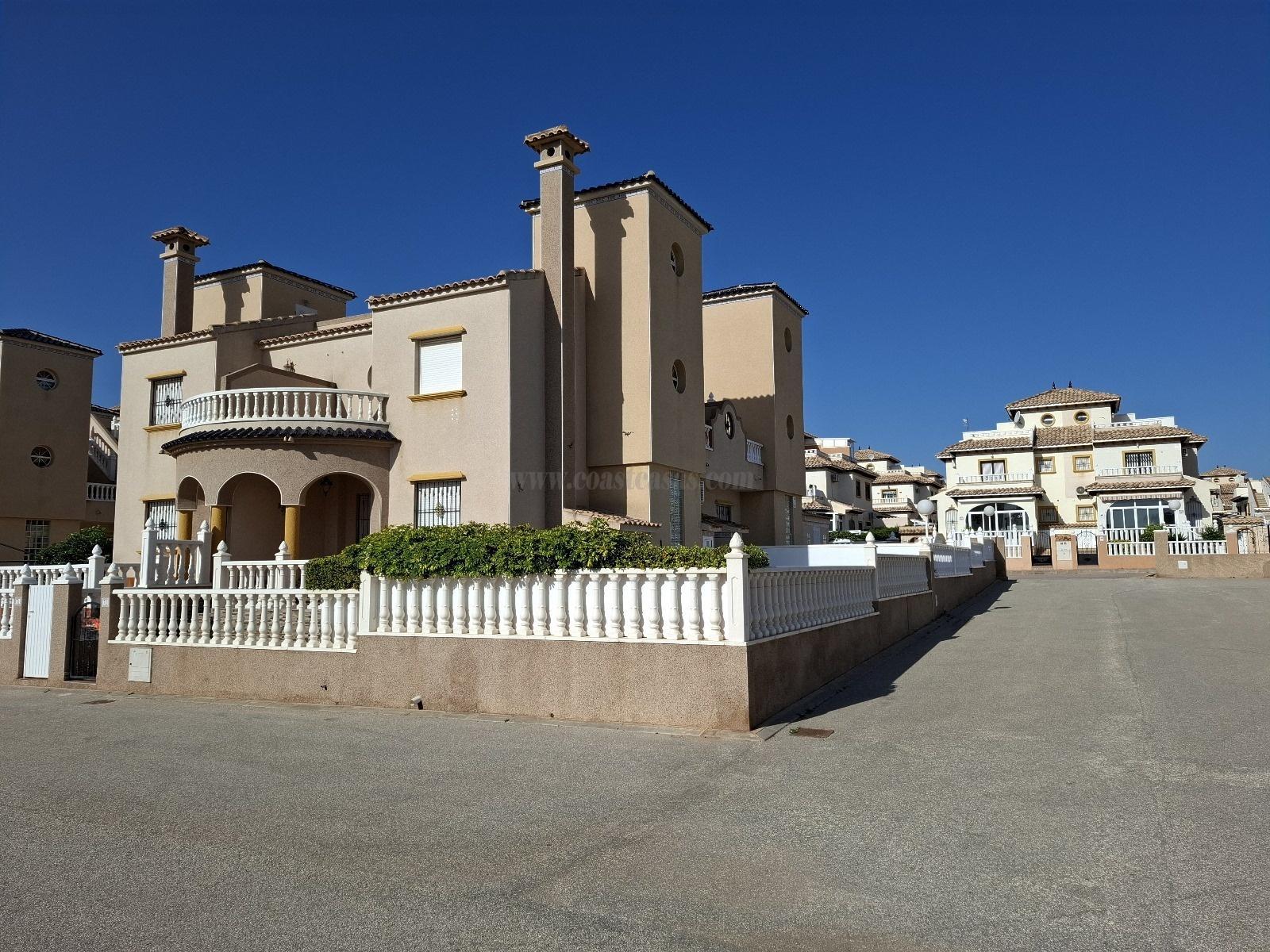 For sale of house in Orihuela Costa