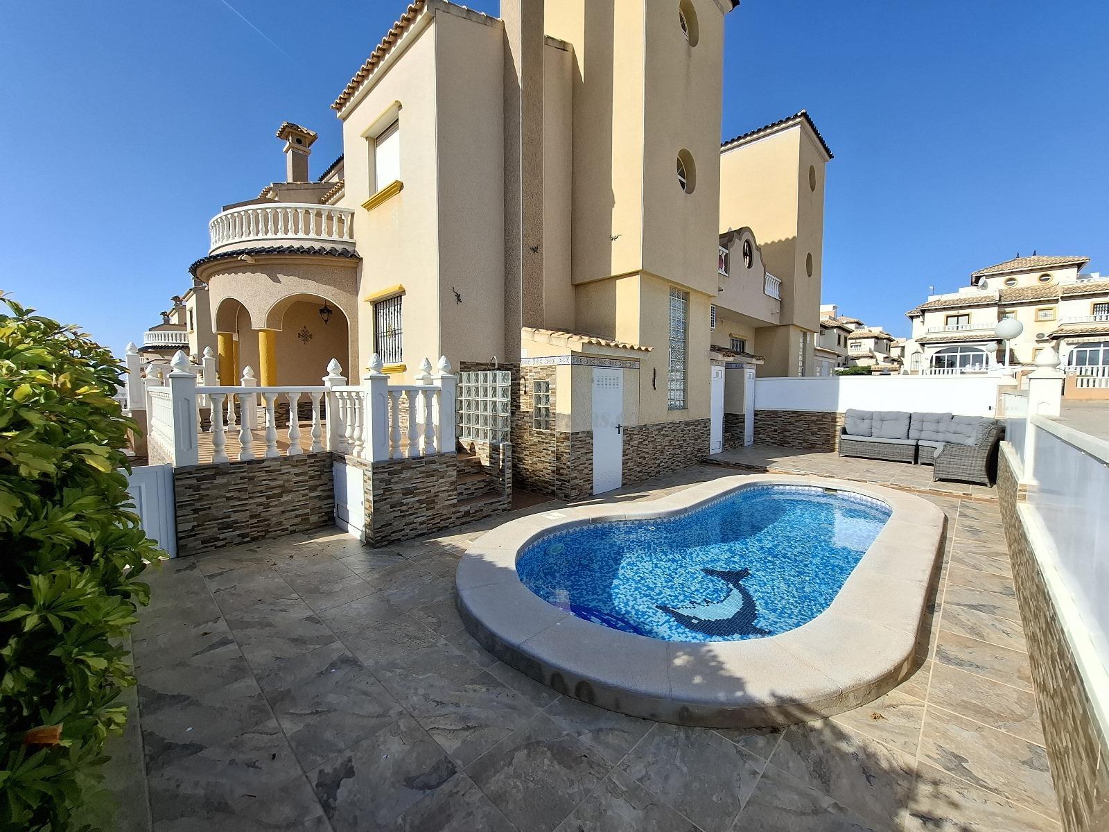 For sale of house in Orihuela Costa