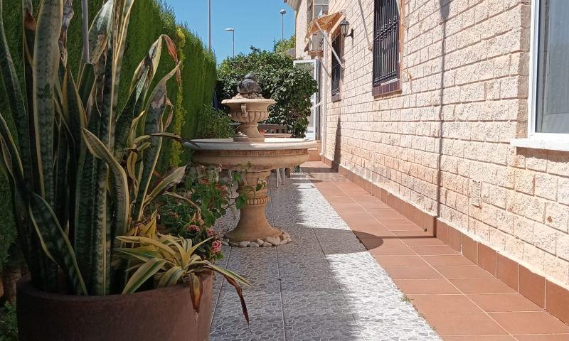 For sale of villa in Pilar De La Horadada