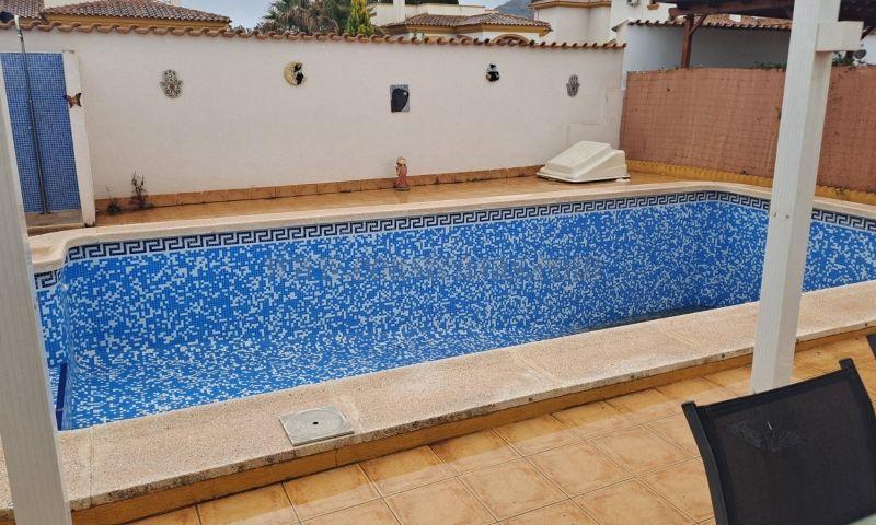 For sale of villa in Hondón De Las Nieves