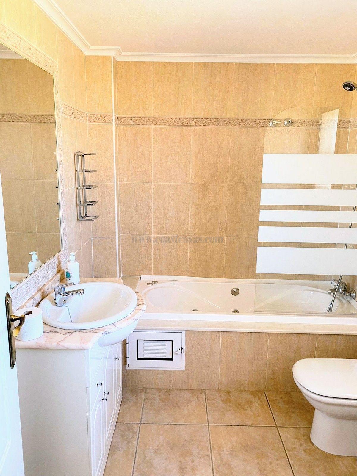 For sale of chalet in Villamartín