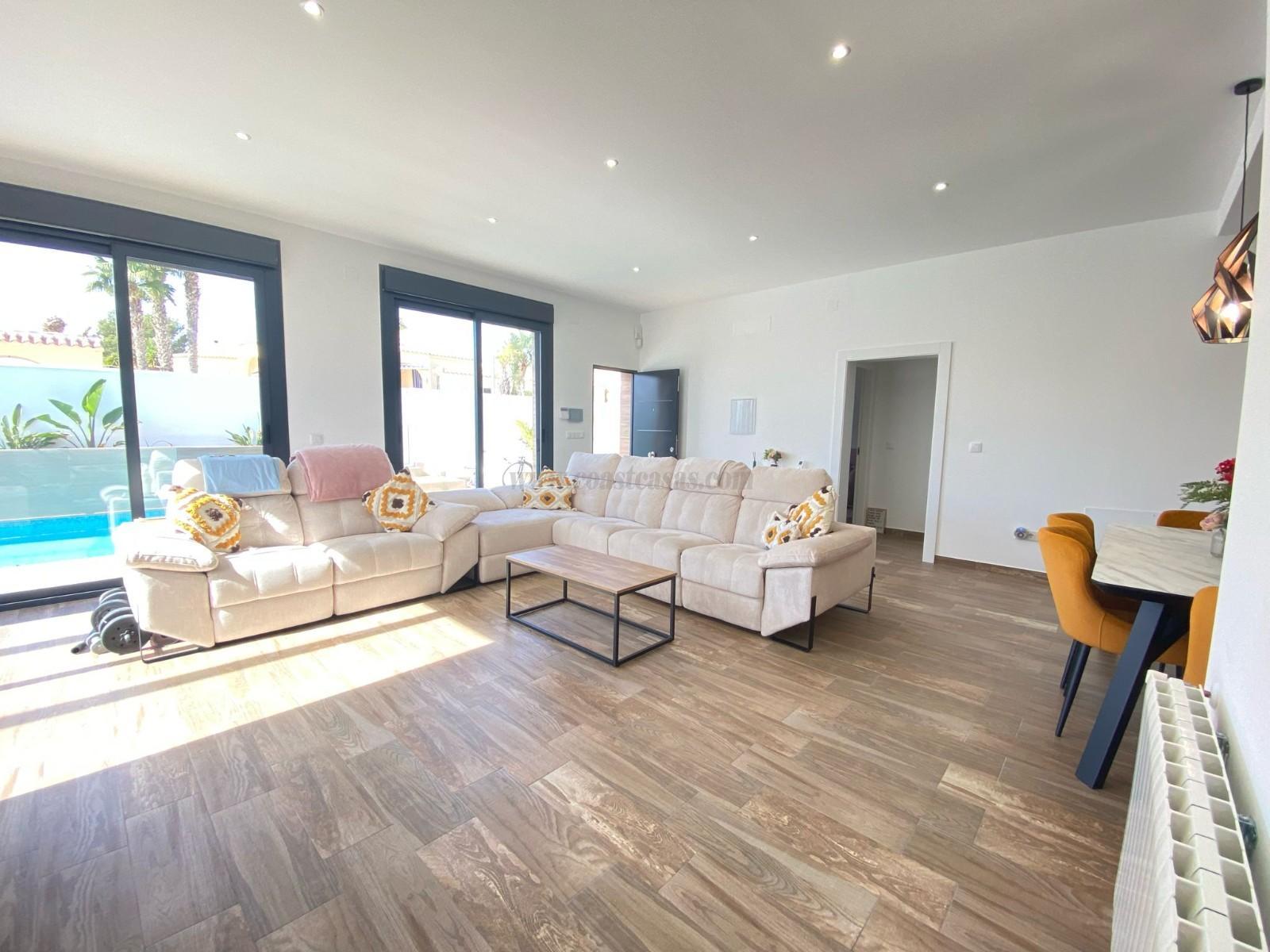For sale of chalet in Orihuela Costa
