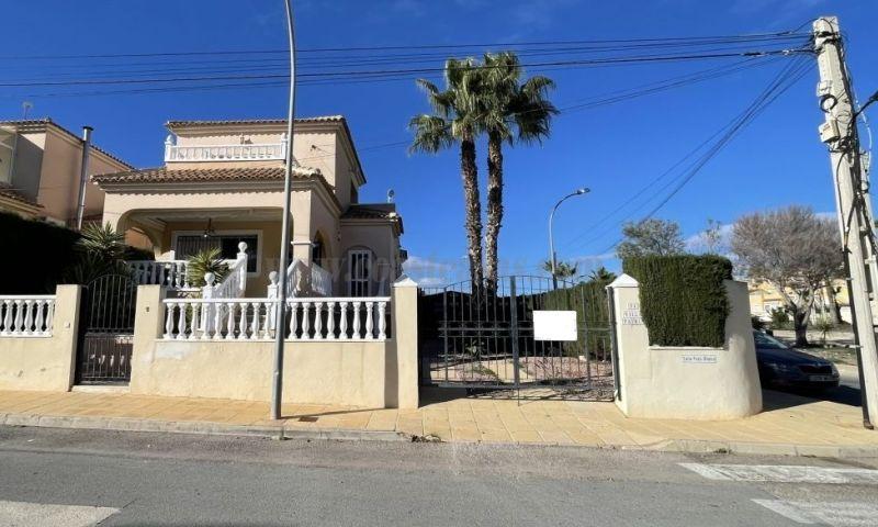 For sale of villa in Orihuela Costa