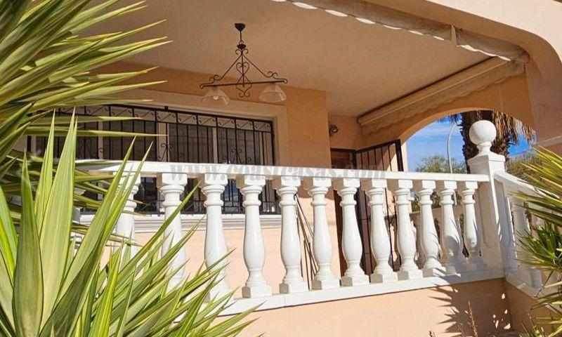 For sale of villa in Orihuela Costa