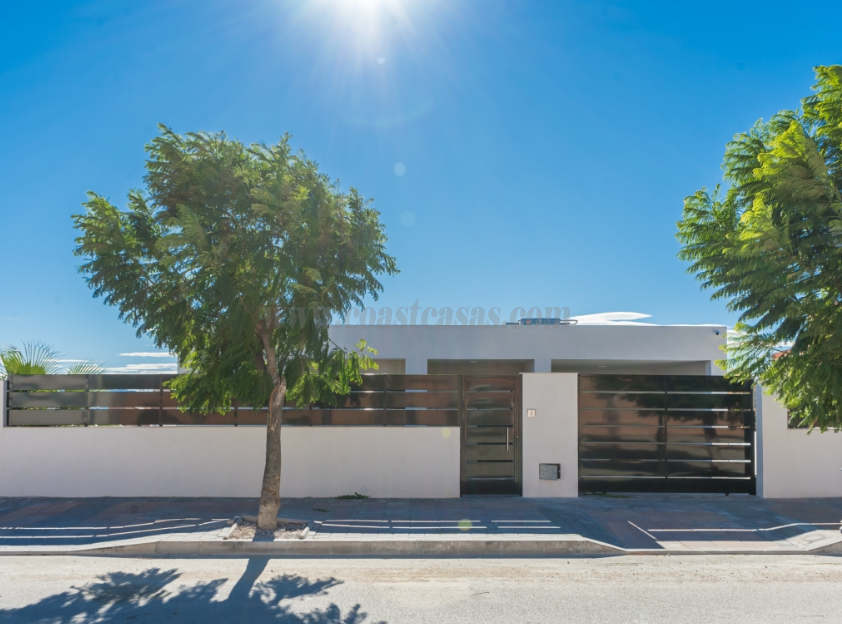 For sale of villa in Fortuna