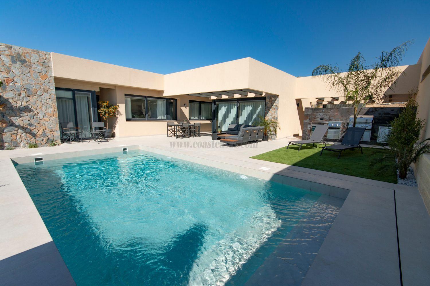 For sale of chalet in Murcia