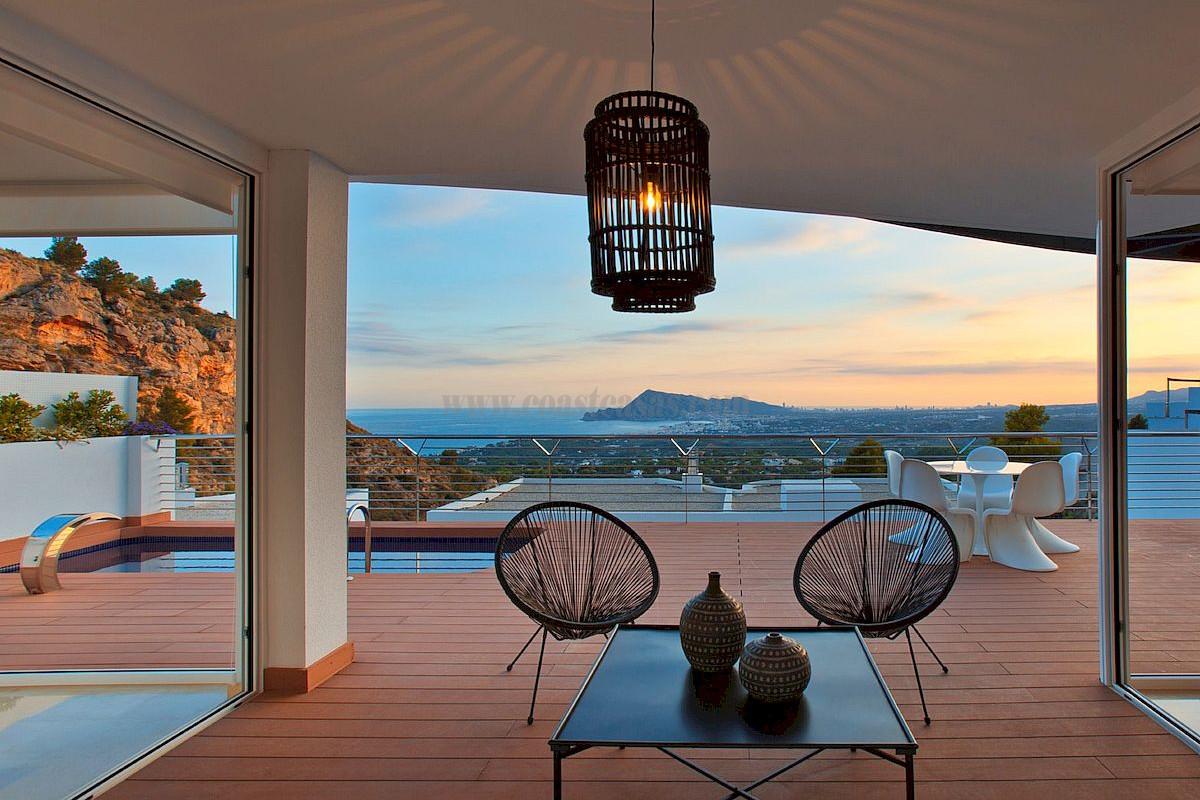 For sale of villa in Altea