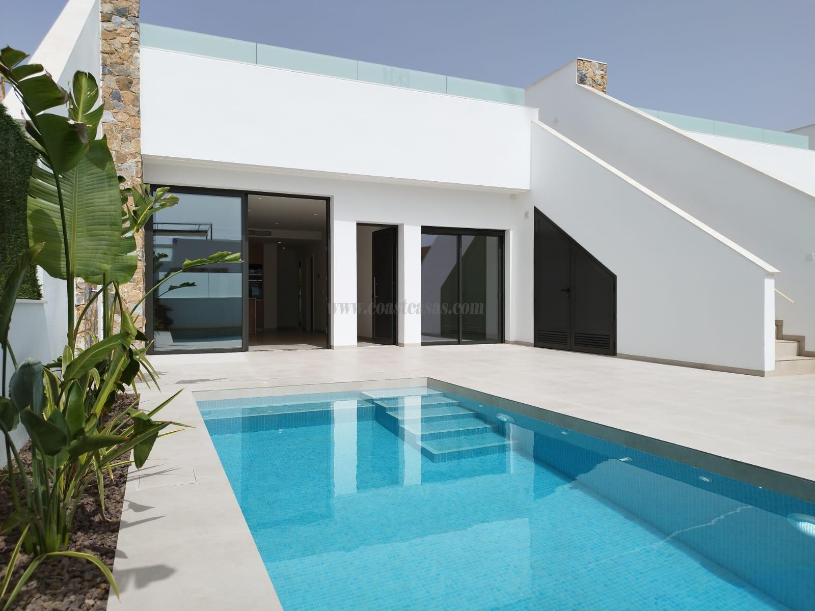 For sale of villa in Los Alcázares