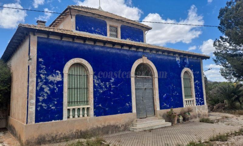 Köp av rustik gård i Aspe