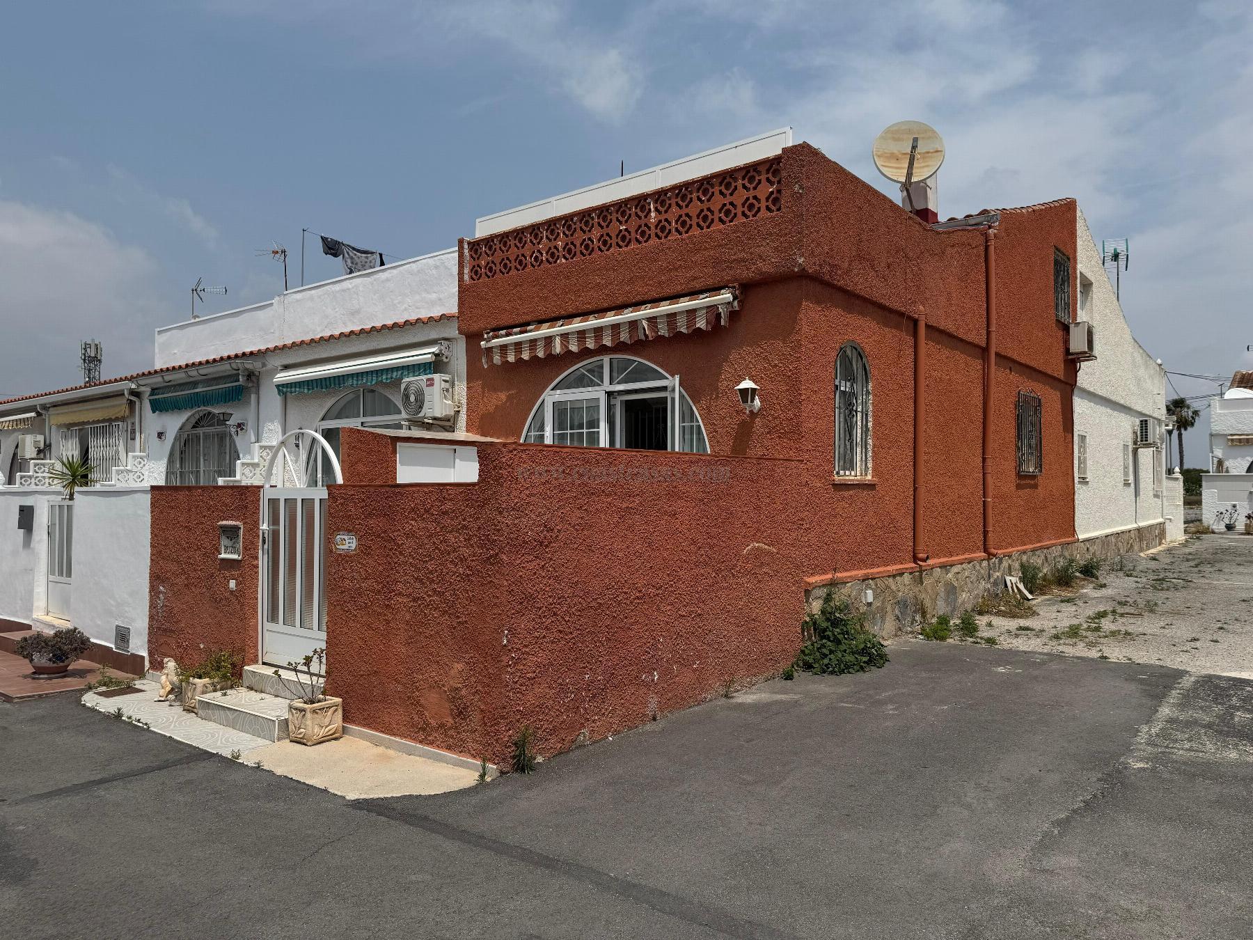 For sale of chalet in Torrevieja