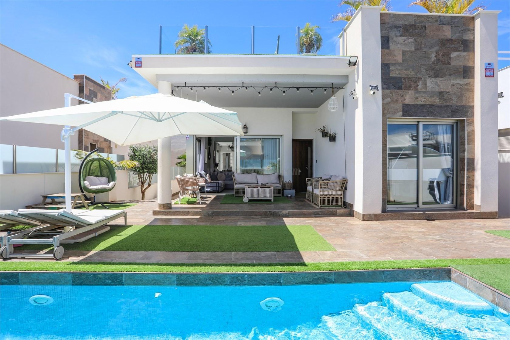 For sale of chalet in Orihuela Costa