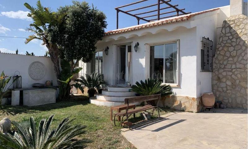 Venta de villa en Oliva