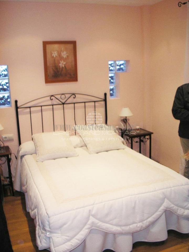 Venta de villa en Montserrat