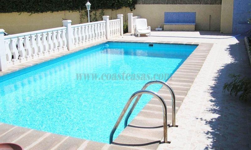 Venta de villa en Montserrat