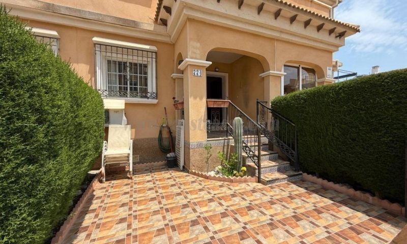 Köp av chalet i Orihuela Costa