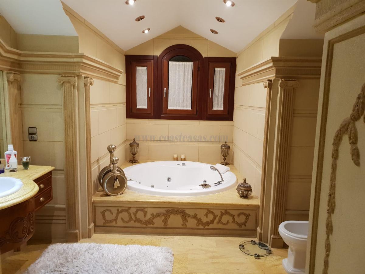 For sale of chalet in Torrevieja