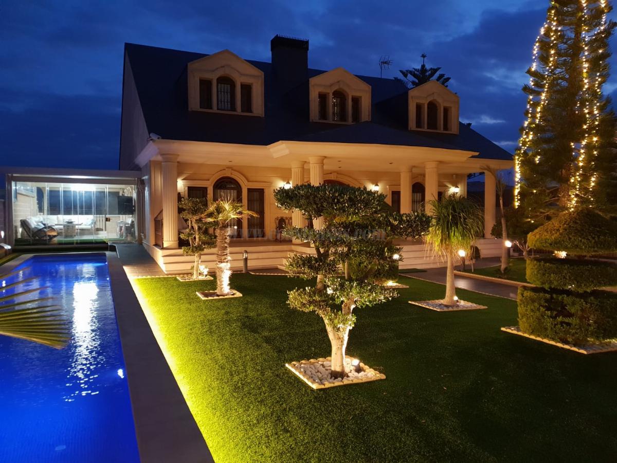 For sale of chalet in Torrevieja