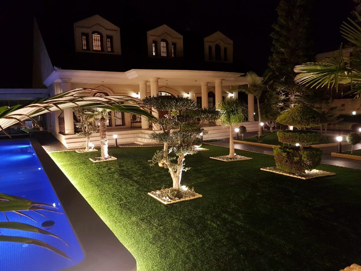 For sale of chalet in Torrevieja