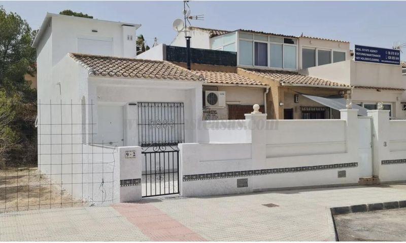 Köp av chalet i Orihuela Costa
