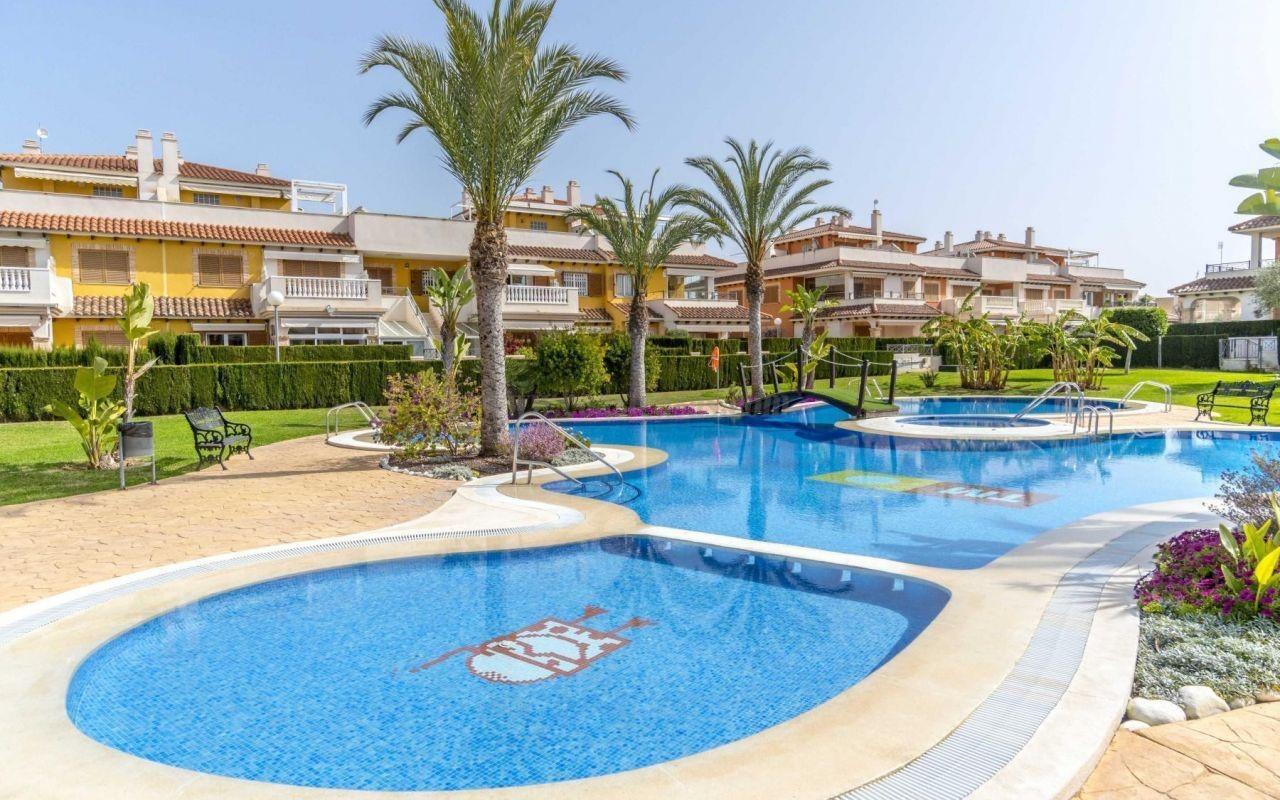 For sale of chalet in Orihuela Costa