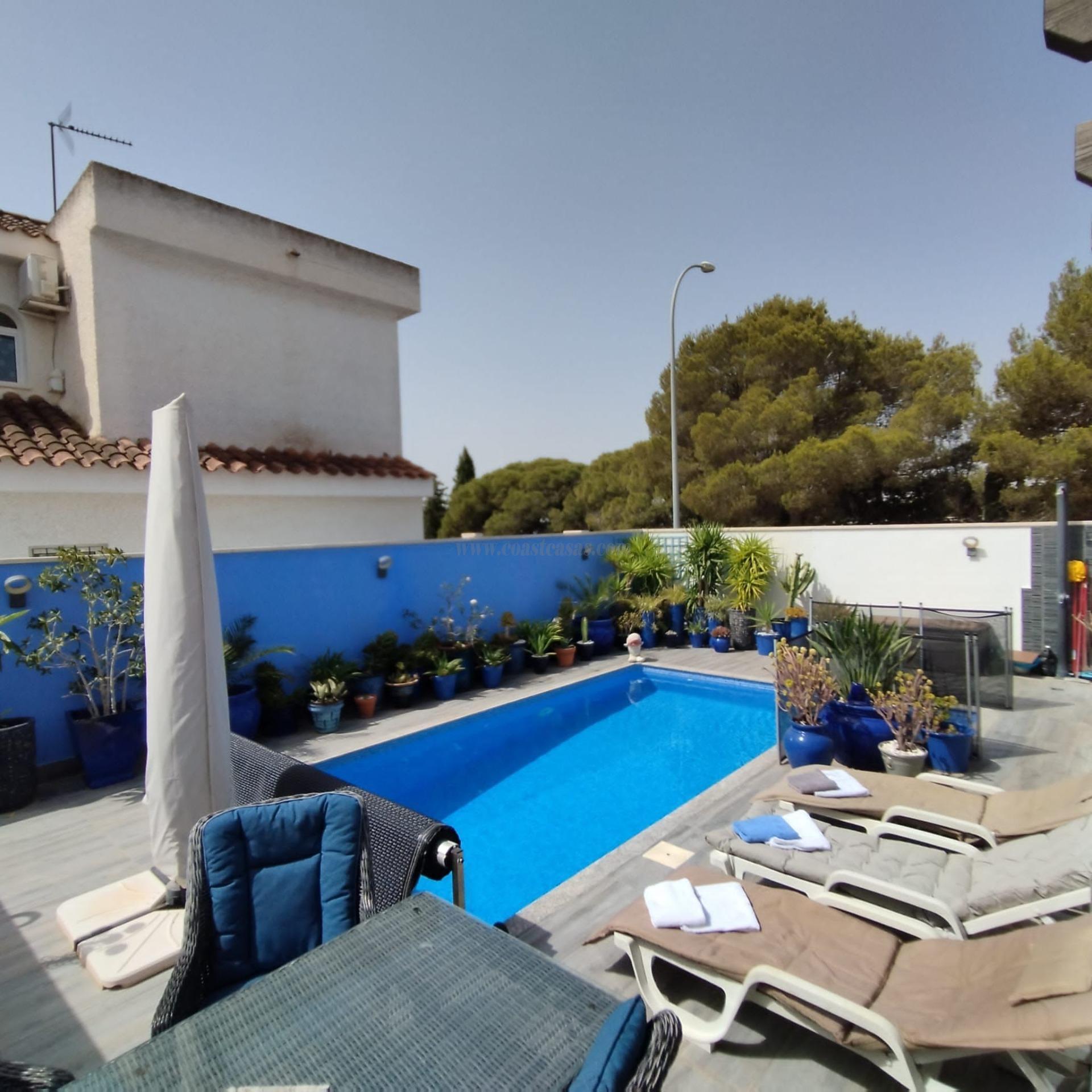 For sale of villa in Orihuela Costa